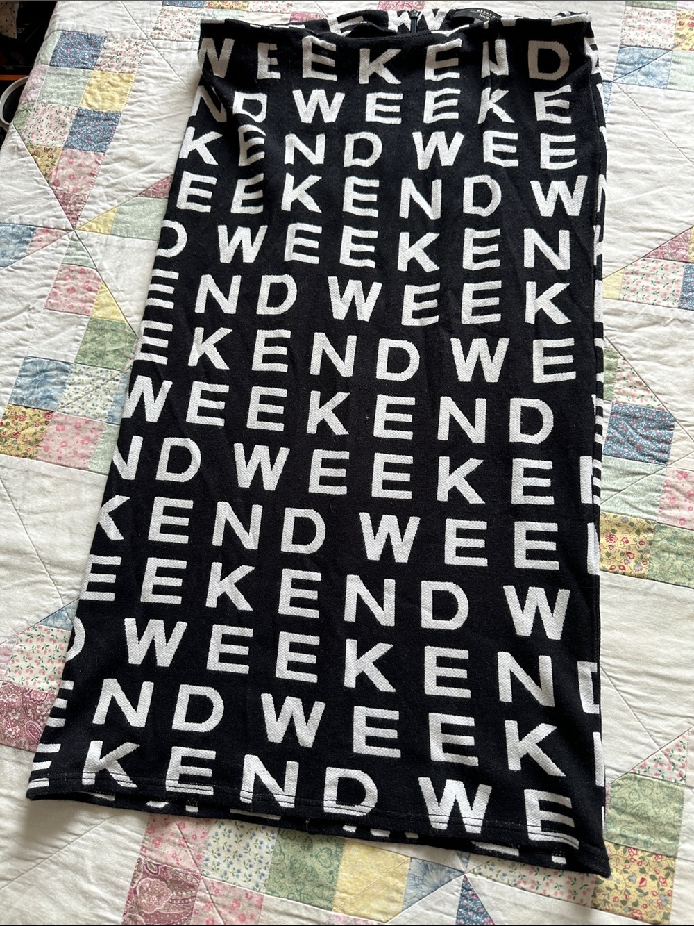 W—Black Graphic Knit skirt